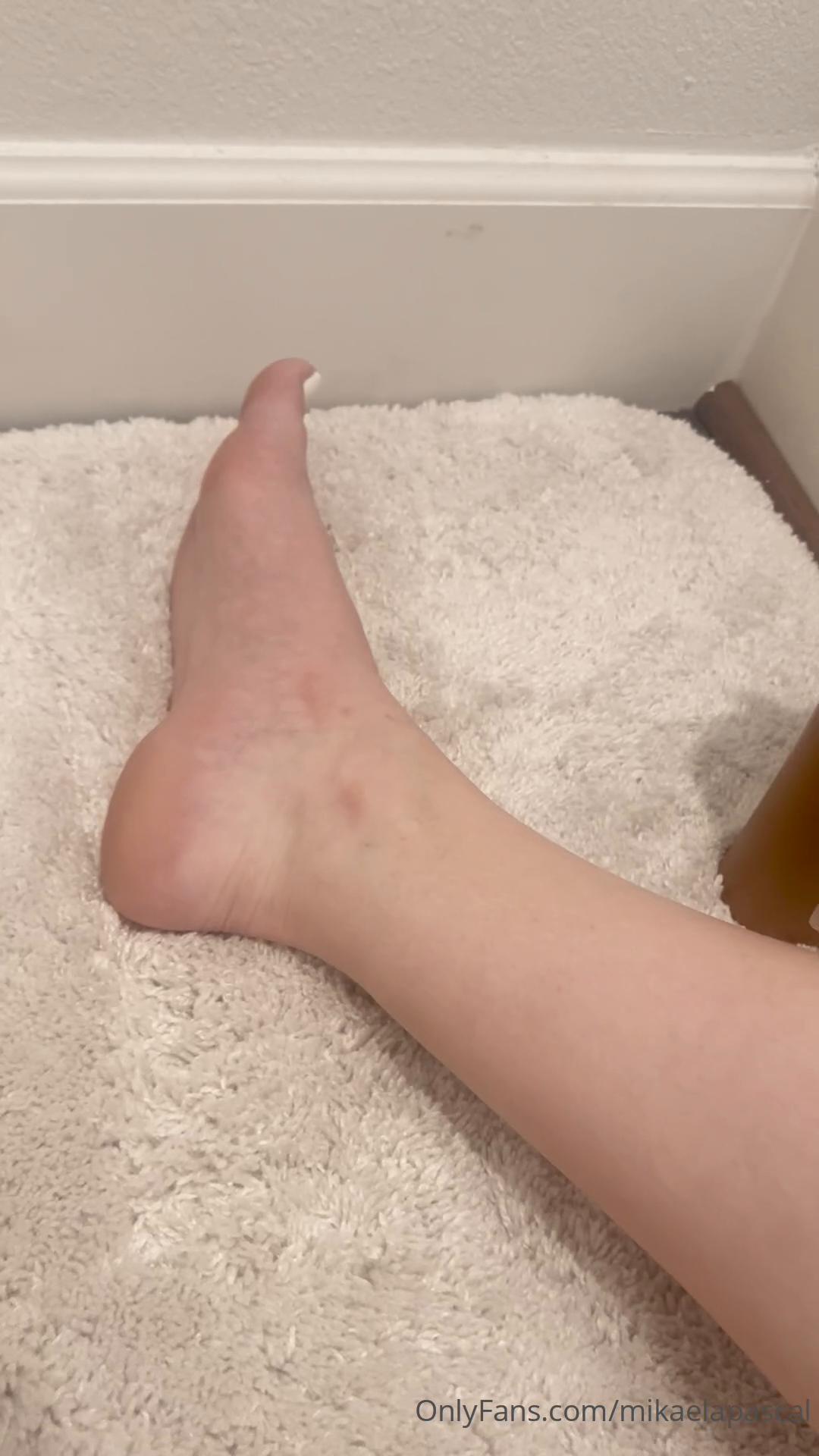 mikaela_pascal_feet_lotion_ppv_onlyfans_video_leaked-mbewrk