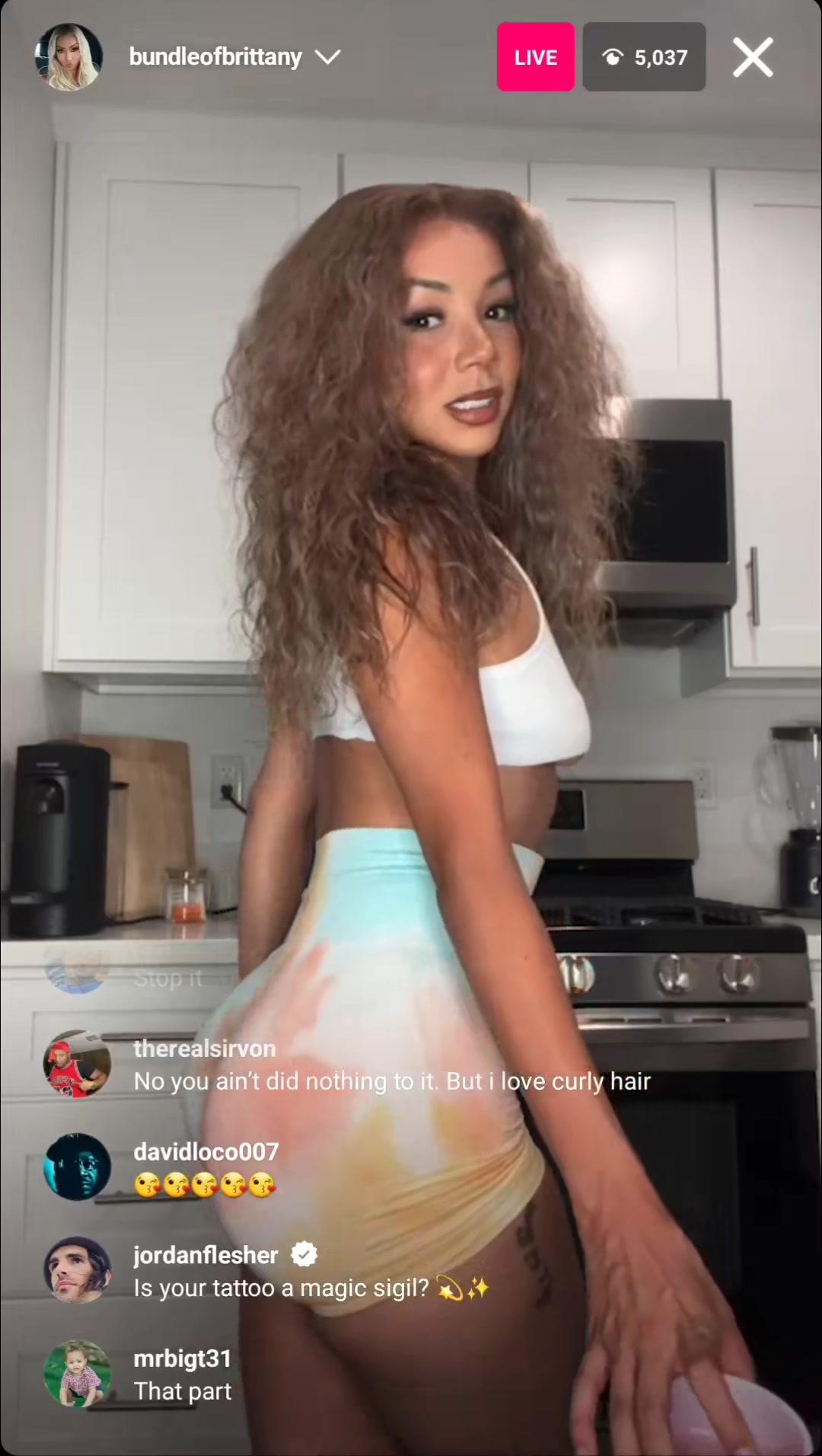 brittany_renner_nude_nipple_slip_livestream_video_leaked-tacxli
