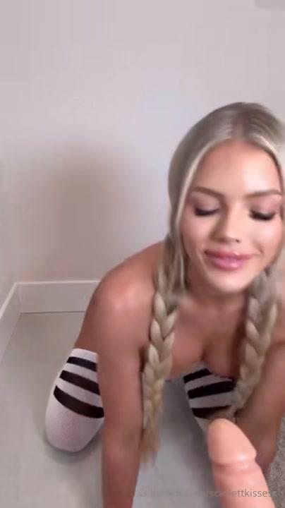 scarlettkissesxo_dildo_blowjob_onlyfans_video_leaked-xtjvpg