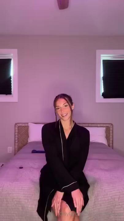 skylar_blue_nude_pov_lingerie_striptease_onlyfans_video_leaked-uaecim