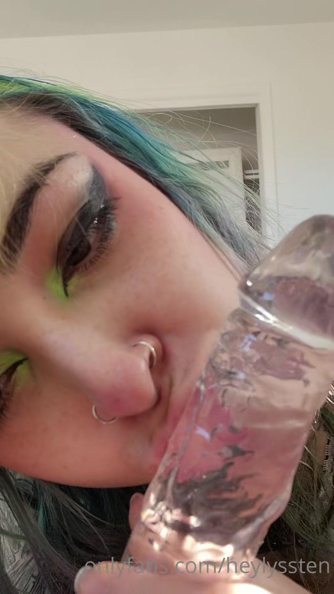 heylyssten_close-up_dildo_blowjob_onlyfans_video_leaked-jpagho