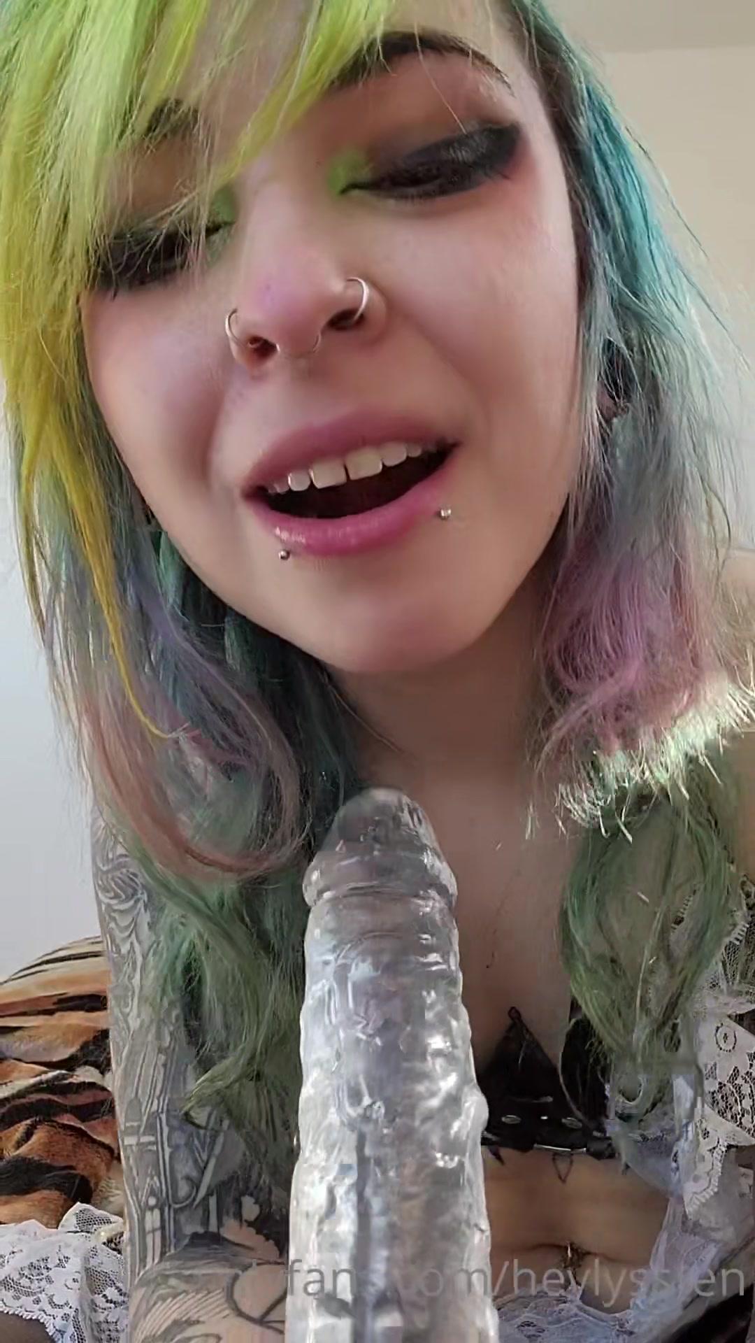 heylyssten_close-up_dildo_blowjob_onlyfans_video_leaked-nywrtr