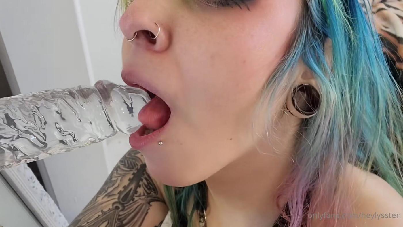 heylyssten_dildo_blowjob_close-up_onlyfans_video_leaked-bcwjox