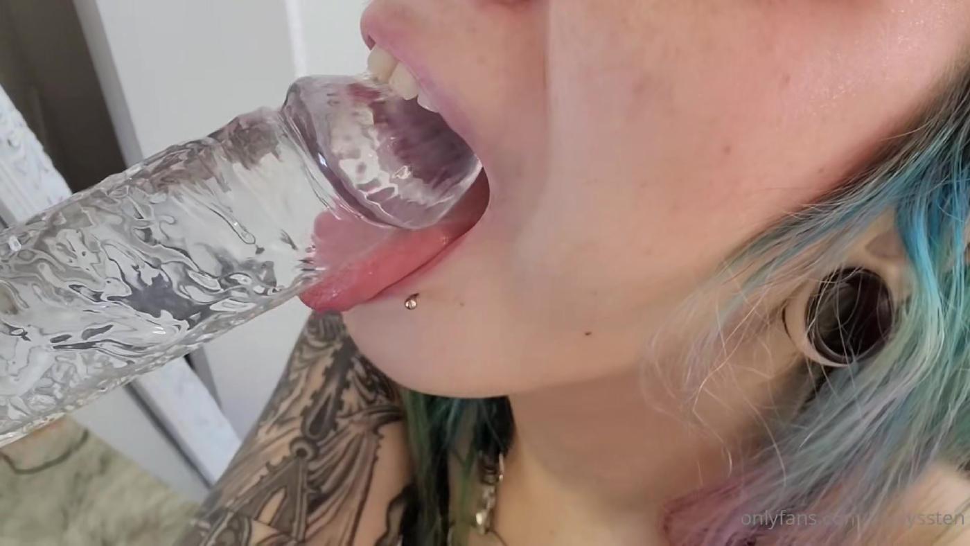 heylyssten_dildo_blowjob_close-up_onlyfans_video_leaked-lrohwf
