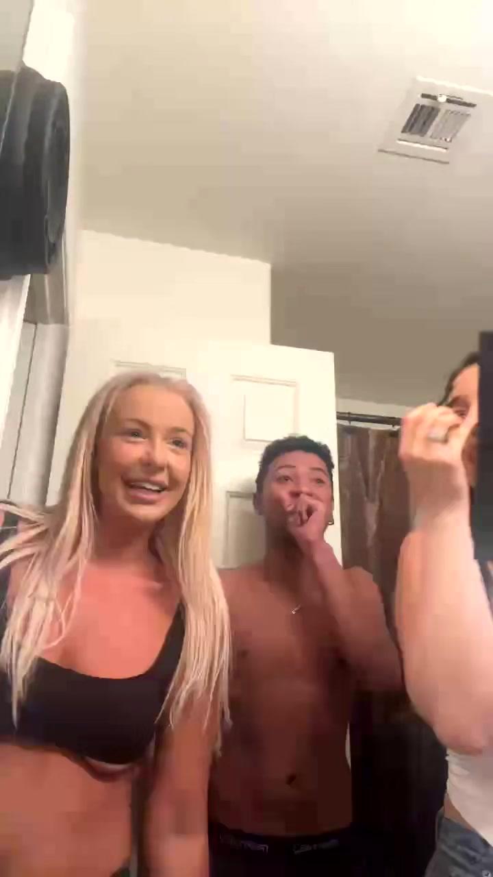 tana_mongeau_tits_ass_flash_onlyfans_livestream_leaked-ahilsm
