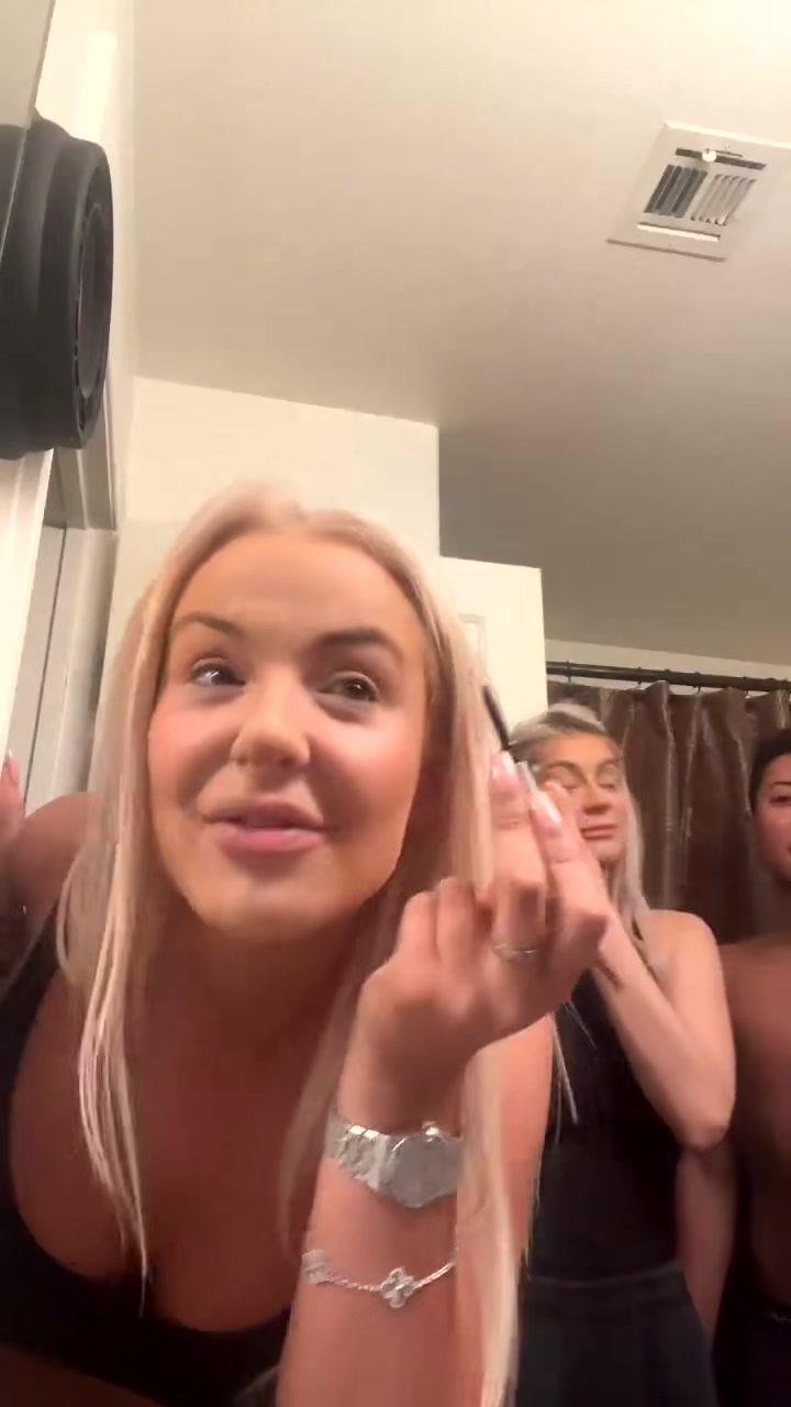tana_mongeau_tits_ass_flash_onlyfans_livestream_leaked-kjcfjm