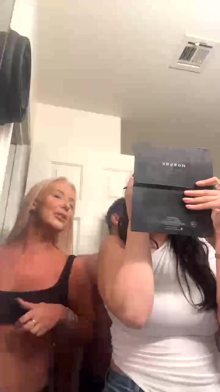 tana_mongeau_tits_ass_flash_onlyfans_livestream_leaked-vjamhp
