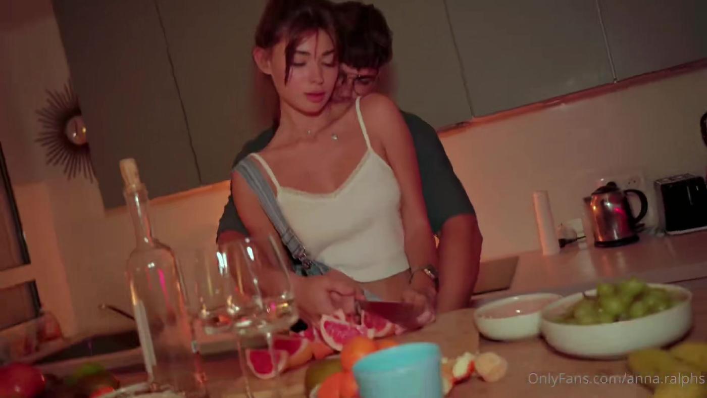 anna_ralphs_nude_kitchen_sex_onlyfans_video_leaked-lsklng