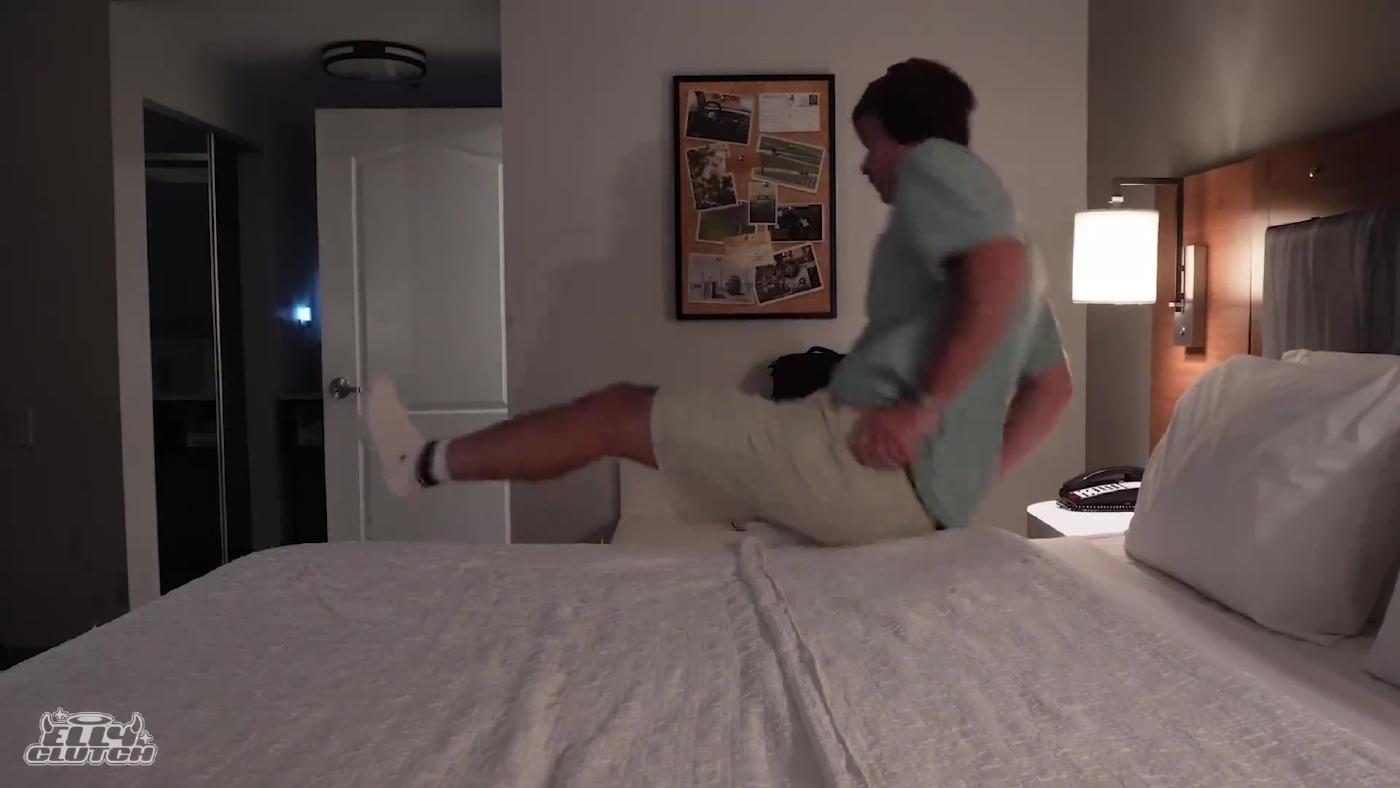 elly_clutch_nude_hotel_room_intruder_onlyfans_video_leaked-iahxep