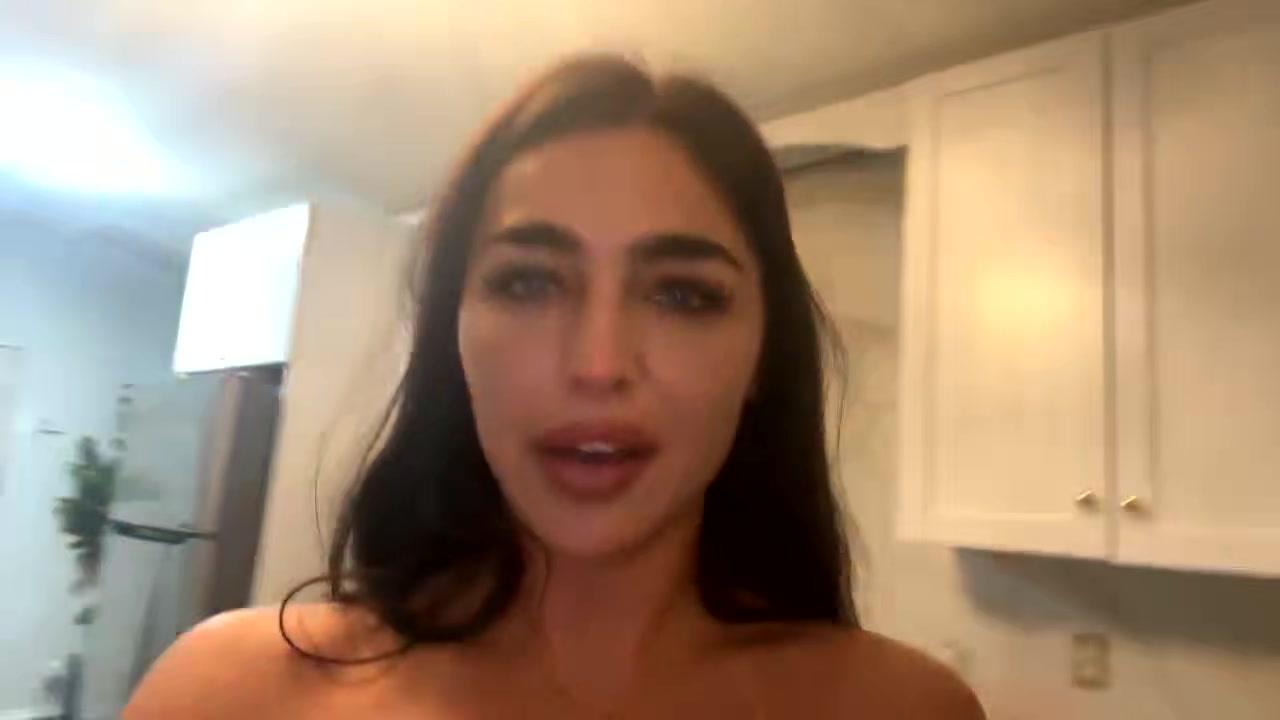 emily_rinaudo_nude_kitchen_cooking_onlyfans_video_leaked-rdvxwe