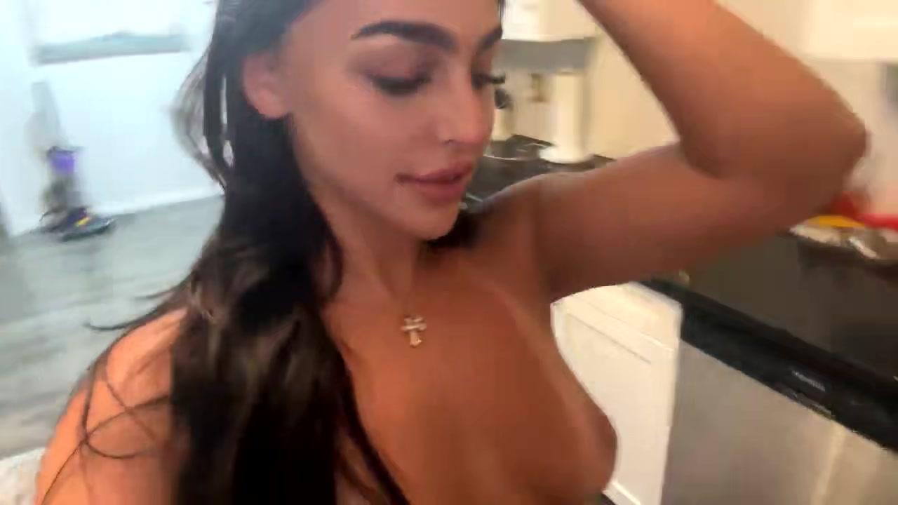 emily_rinaudo_nude_kitchen_onlyfans_livestream_leaked-bxnkfk