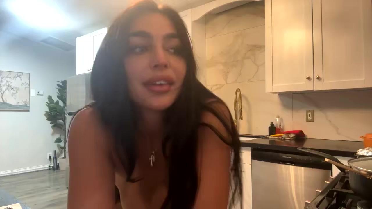 emily_rinaudo_nude_kitchen_onlyfans_livestream_leaked-gbsafv