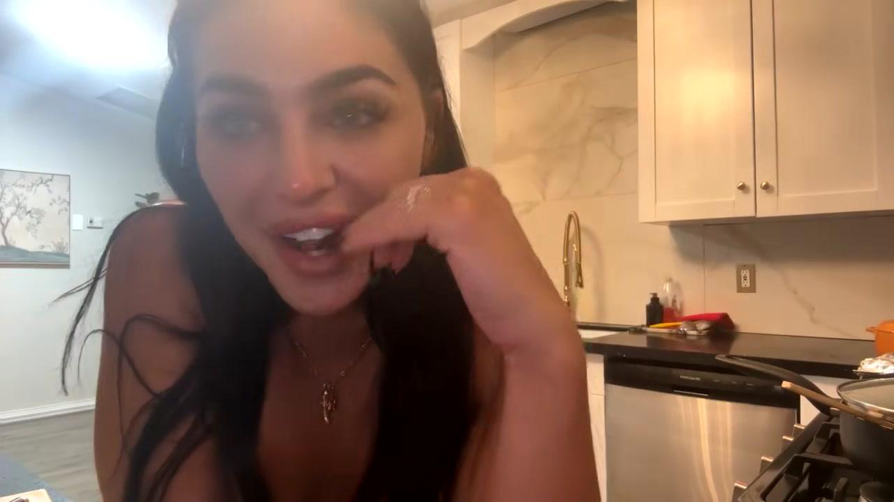 emily_rinaudo_nude_kitchen_onlyfans_livestream_leaked-mvcxvc