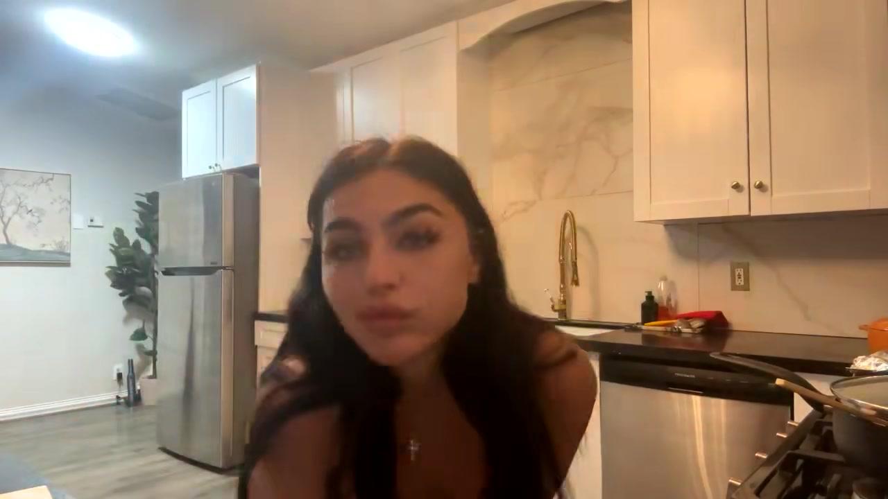 emily_rinaudo_nude_kitchen_onlyfans_livestream_leaked-ulbmcn