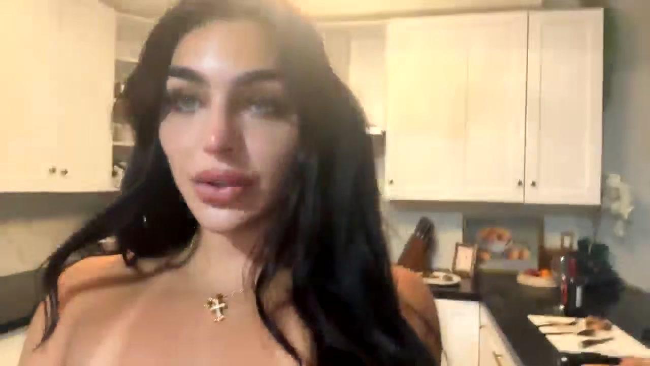 emily_rinaudo_nude_kitchen_onlyfans_livestream_leaked-xxpbmh