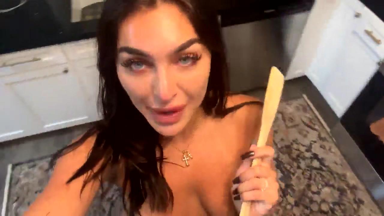 emily_rinaudo_nude_kitchen_onlyfans_livestream_leaked-yktiwf