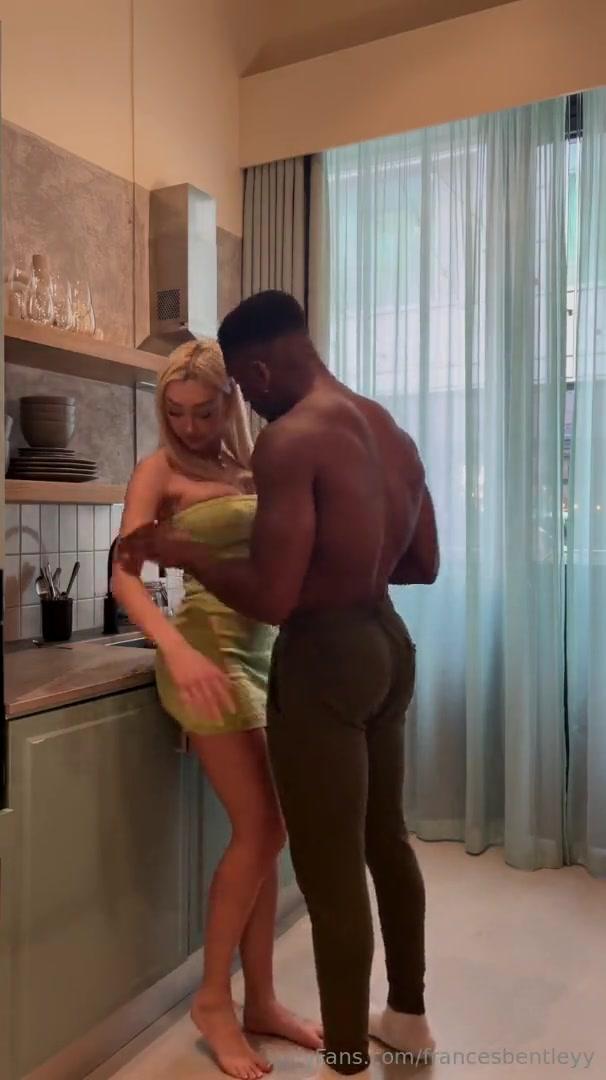 frances_bentley_nude_kitchen_cunnilingus_onlyfans_video_leaked-wfqdiu