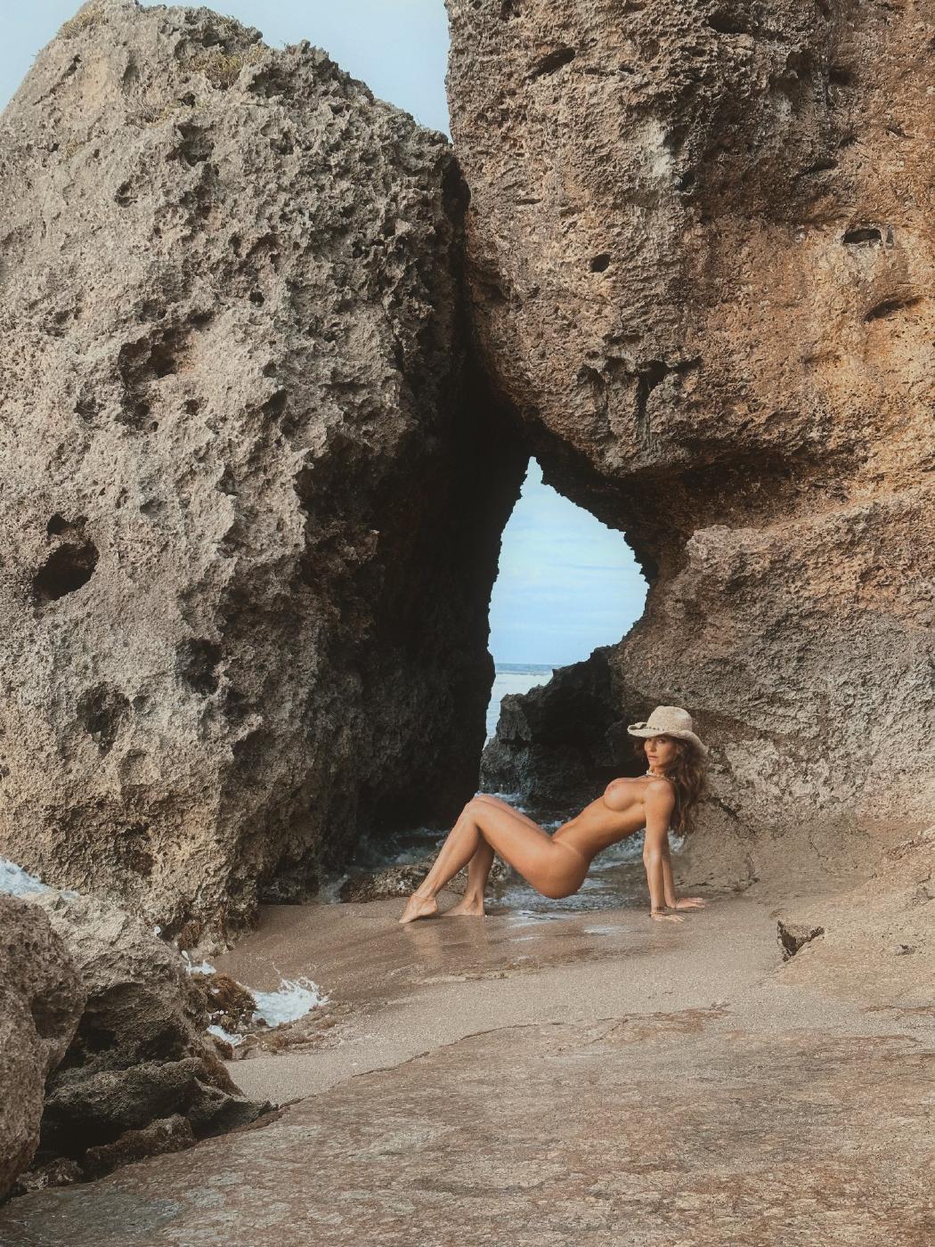 rachel_cook_full_frontal_nude_beach_set_leaked-jephpo