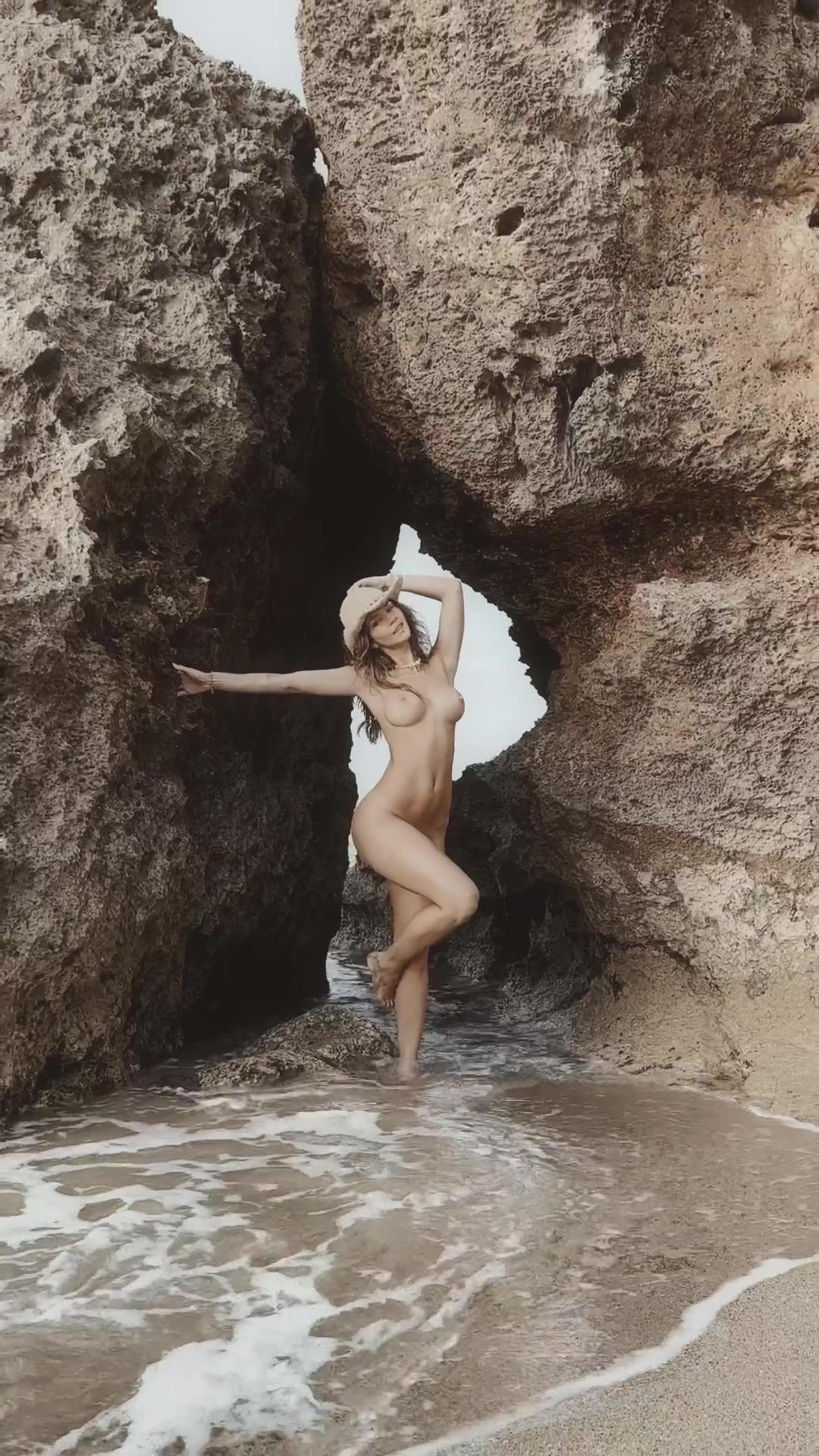 rachel_cook_full_frontal_nude_beach_set_leaked-sblxdz