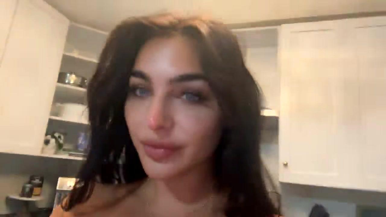 emily_rinaudo_nude_selfie_livestream_onlyfans_video_leaked-aftgto