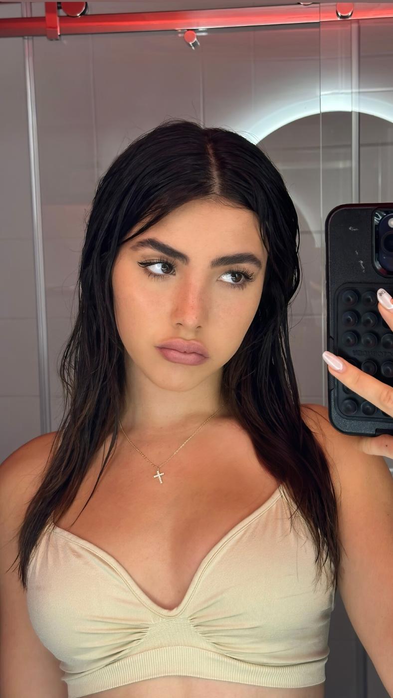 andrea_botez_sexy_pictures_collection_set_leaked-anhnao-influencersgonewild