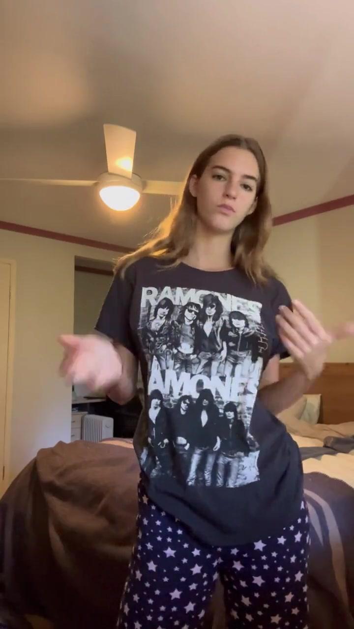 emily_feld_bikini_try-on_nipples_sunroom_video_leaked-hqzlju-influencers-gonewild