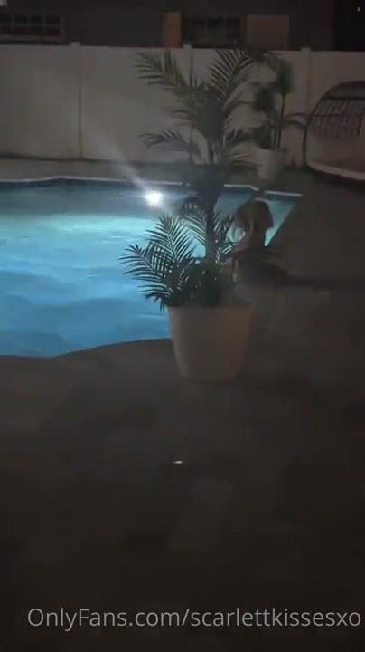 scarlettkissesxo_outdoor_pool_blowjob_onlyfans_video_leaked-aycjyr-influencers-gonewild