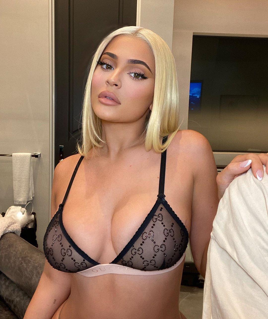 kylie_jenner_sheer_see_through_lingerie_nip_slip_set_leaked-irllam-1-influencersgonewild