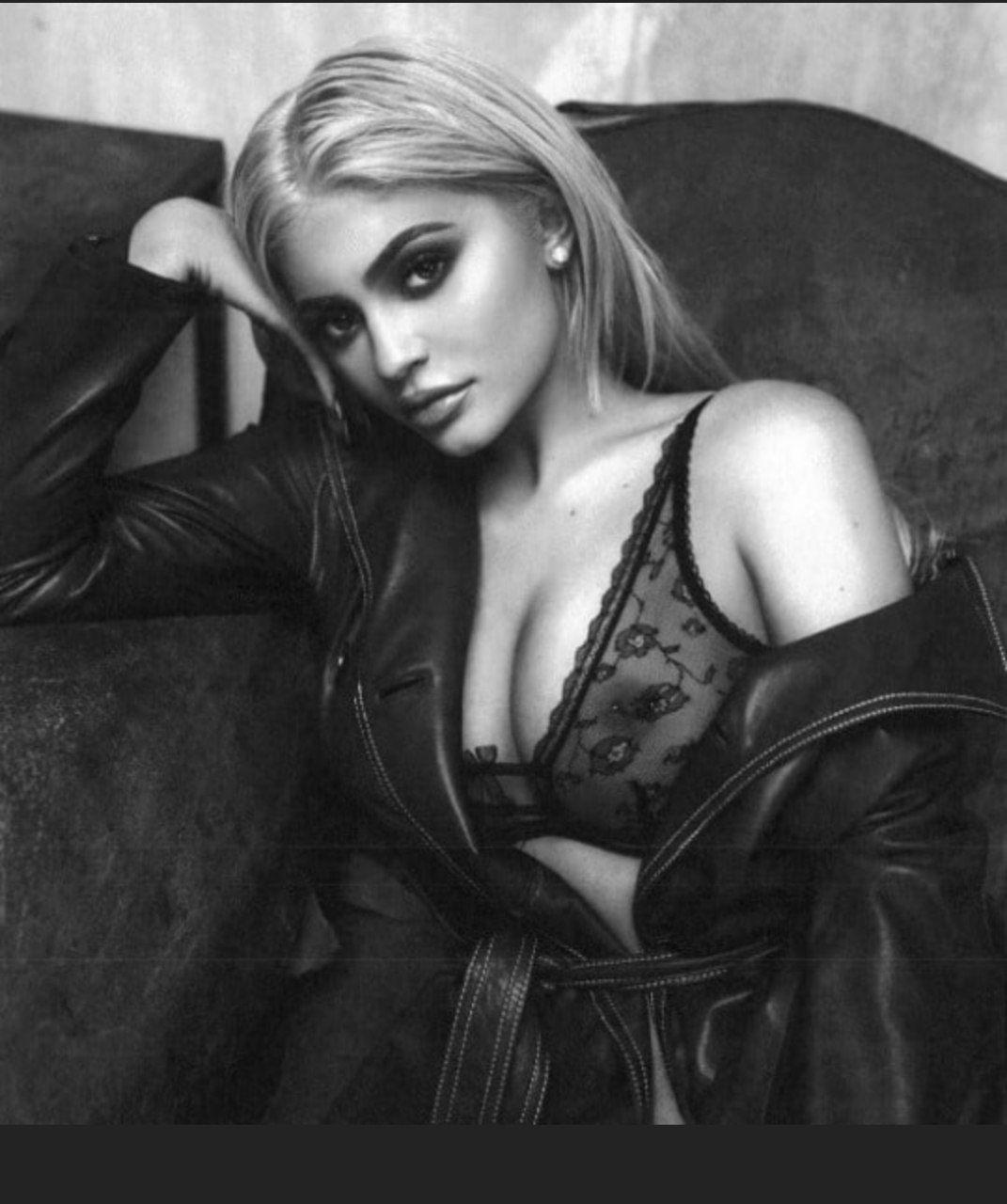 kylie_jenner_sheer_see_through_lingerie_nip_slip_set_leaked-zuvboe-influencersgonewild