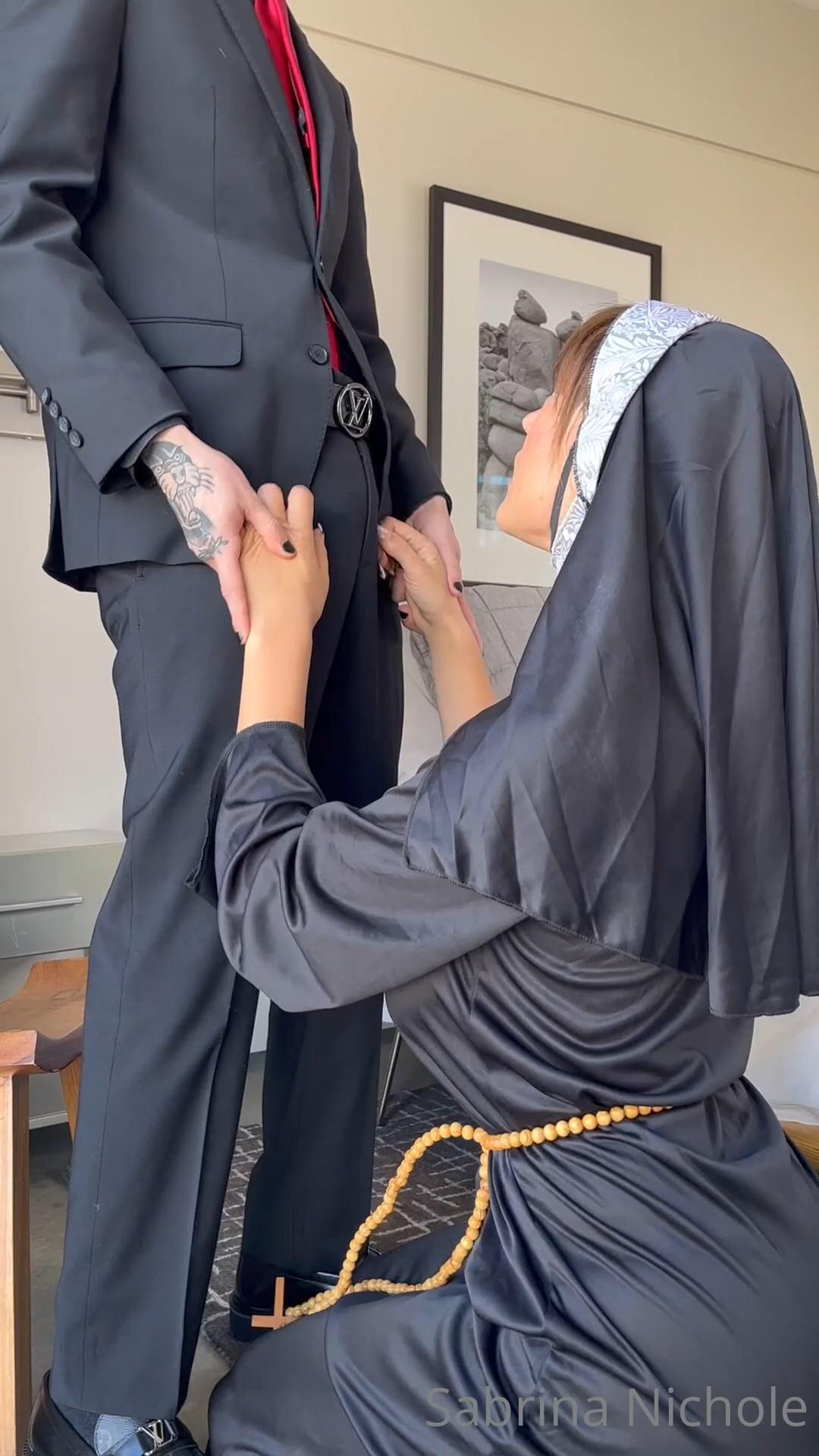 sabrina_nichole_nun_cosplay_sextape_onlyfans_video_leaked-wequbs-influencersgonewild