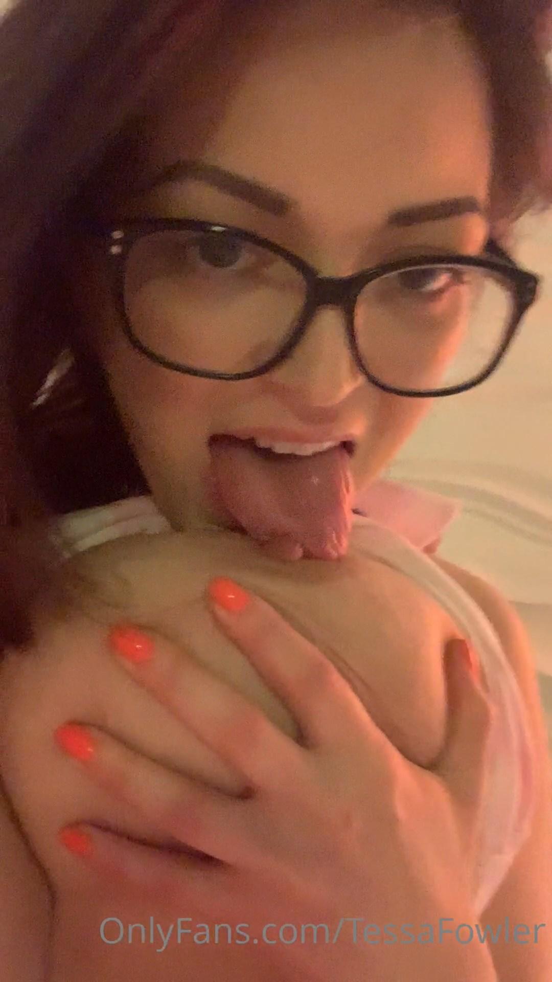 tessa_fowler_nude_titty_lick_onlyfans_video_leaked-hwnsnd-1-influencersgonewild