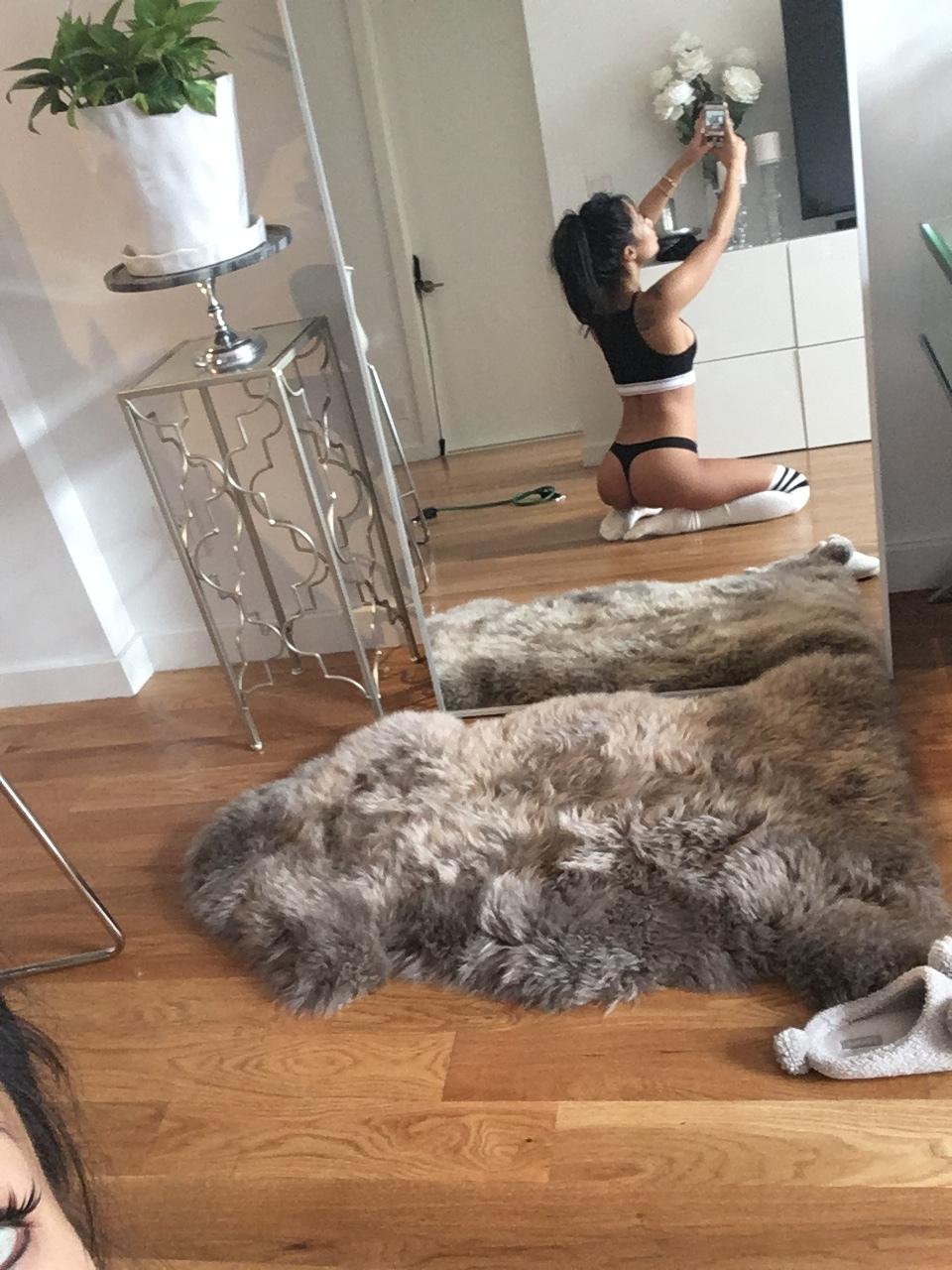 asa_akira_nude_mirror_selfie_onlyfans_set_leaked-frtino-influencersgonewild