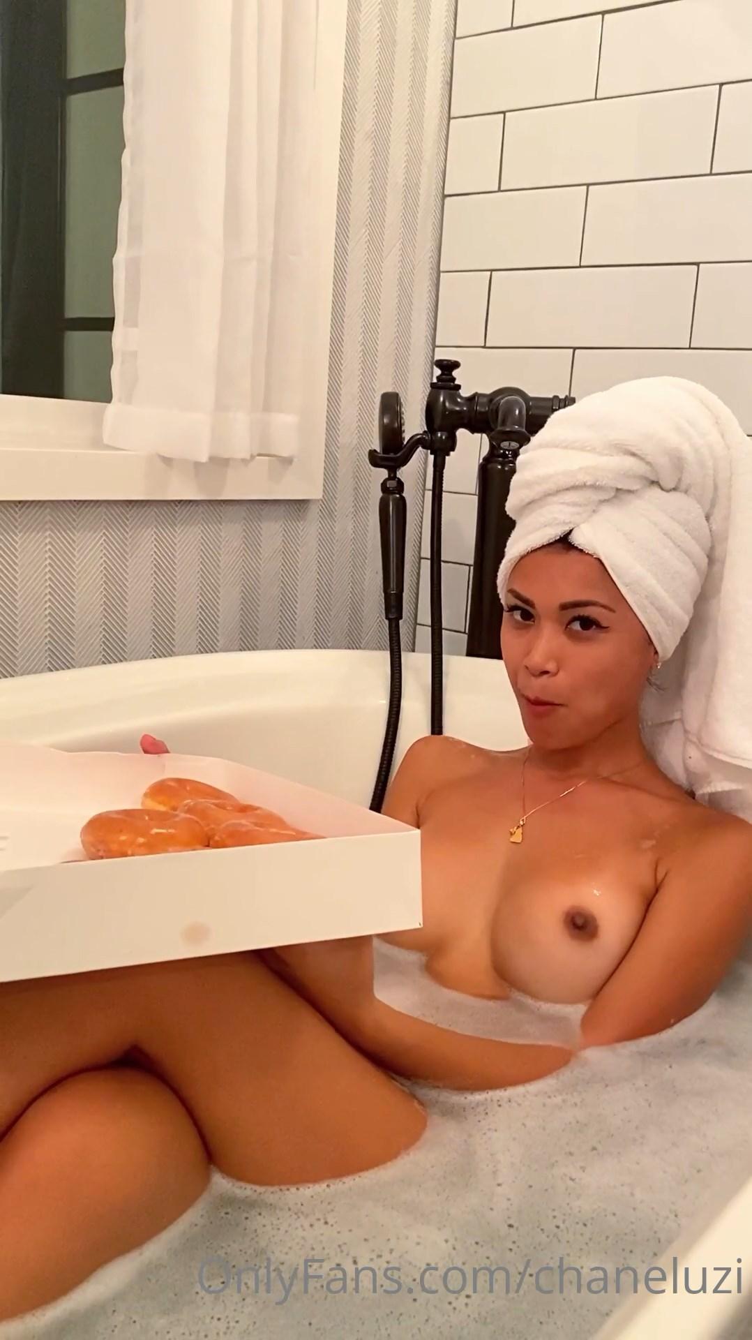 chanel_uzi_nude_bathtub_onlyfans_video_leaked-pjdjex-influencersgonewild