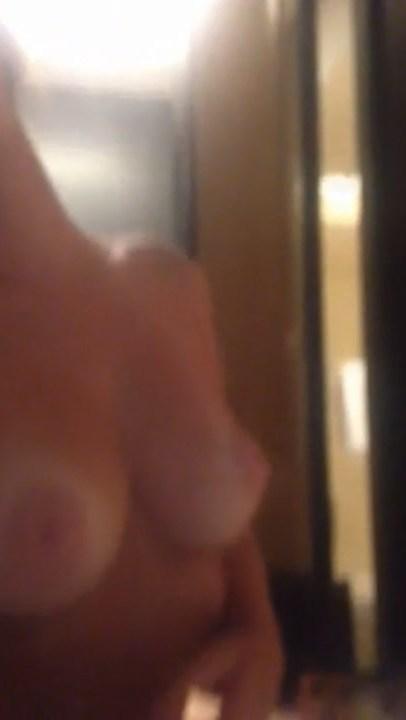emily_ratajkowski_nude_pov_bedroom_video_leaked-kabscu-influencersgonewild