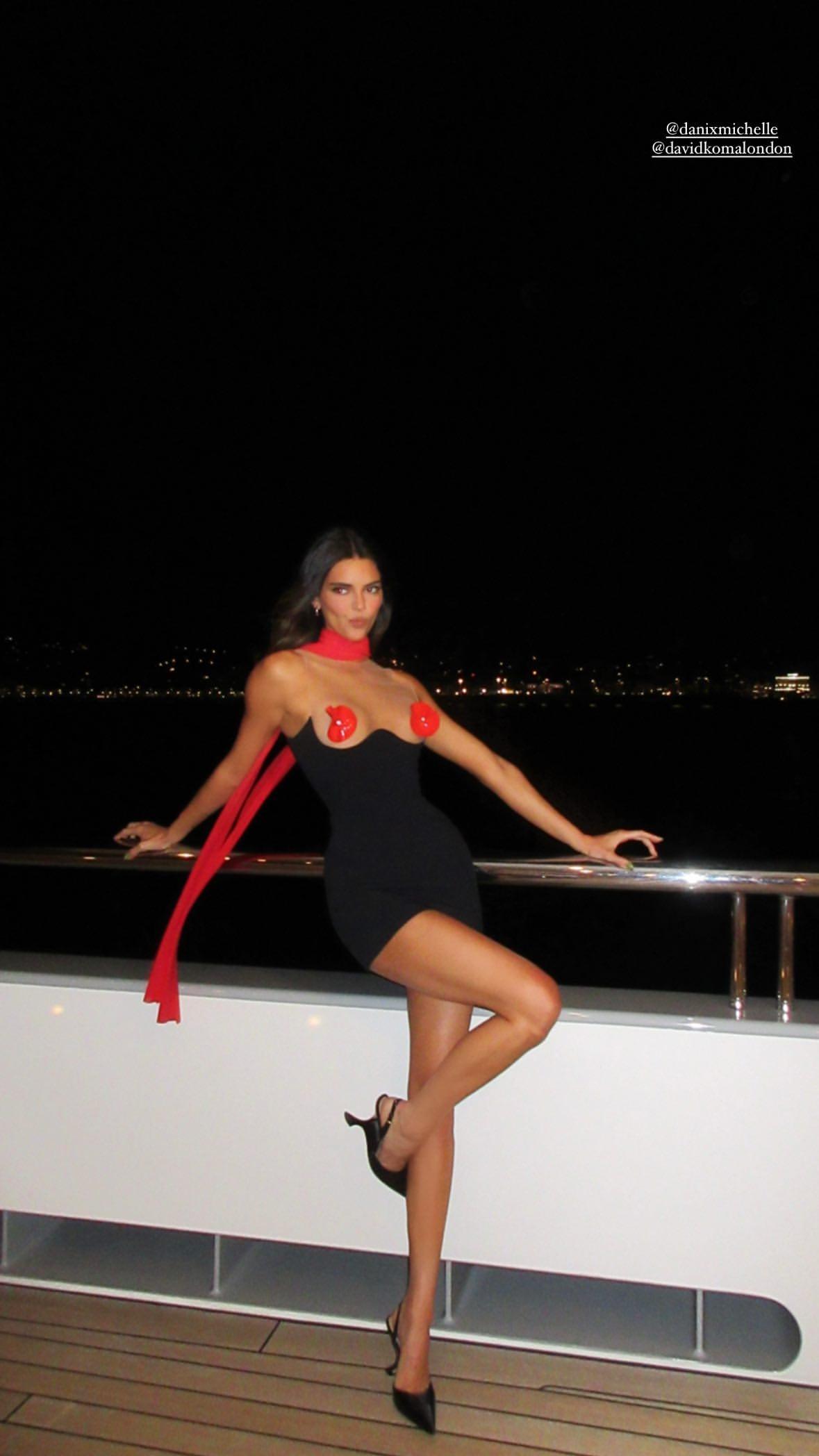 kendall_jenner_pasties_dress_candid_video_leaked-gczazw-influencersgonewild