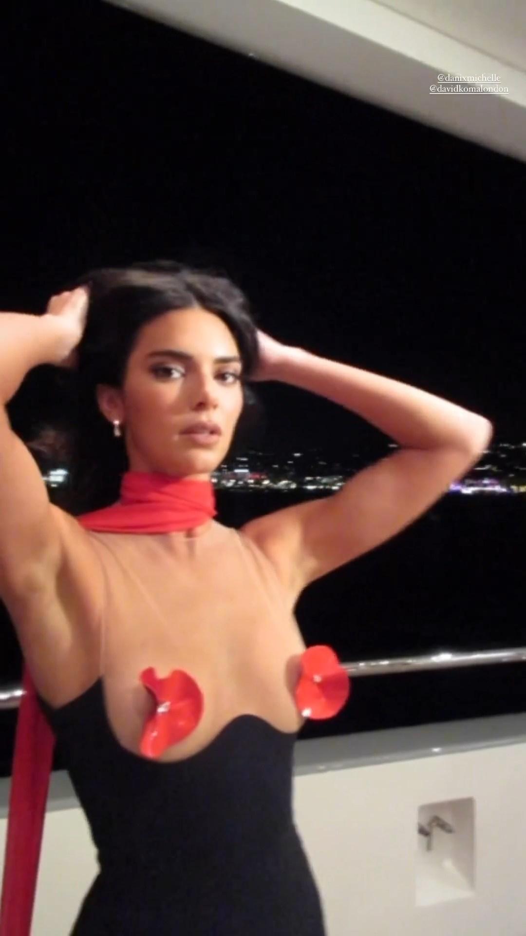 kendall_jenner_pasties_dress_candid_video_leaked-ivmaio-influencersgonewild