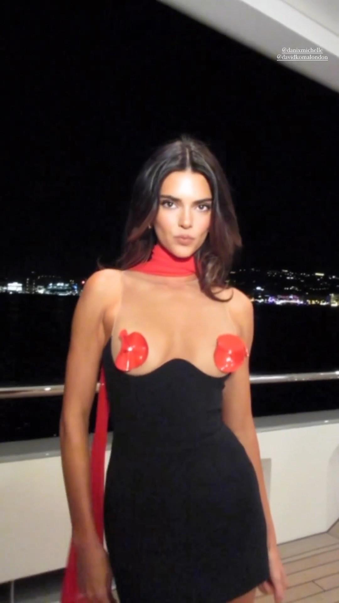 kendall_jenner_pasties_dress_candid_video_leaked-omdsid-influencersgonewild