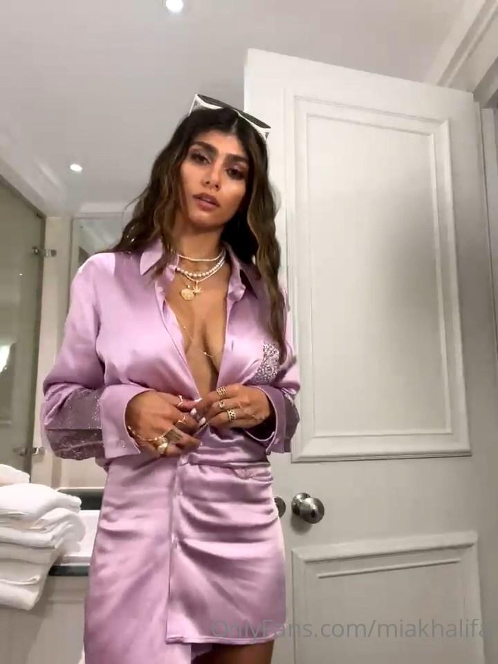 mia_khalifa_topless_high_heel_try-on_onlyfans_video_leaked-hbpdrg-influencersgonewild