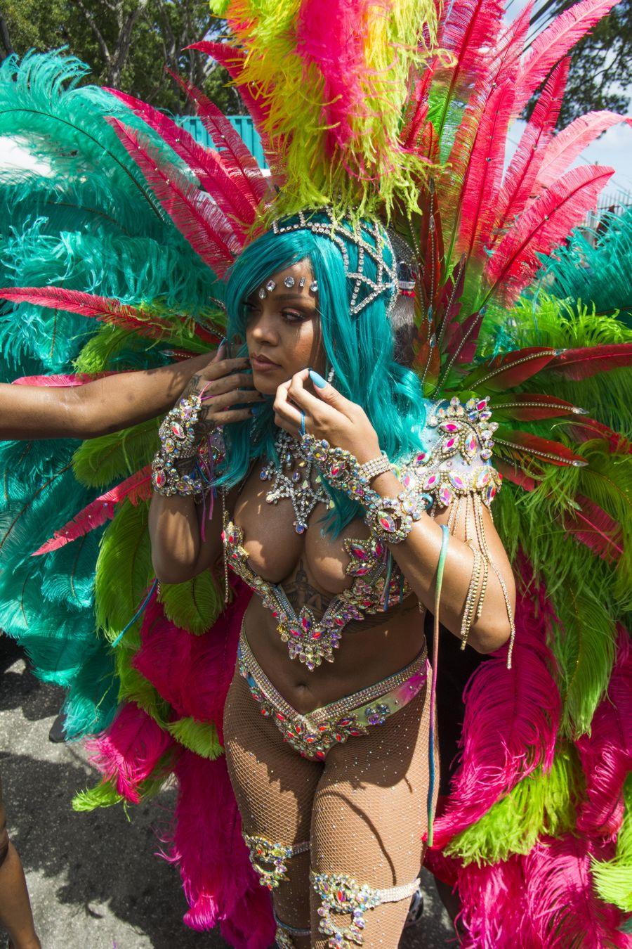 rihanna_barbados_festival_pussy_slip_leaked-imkdry-influencersgonewild