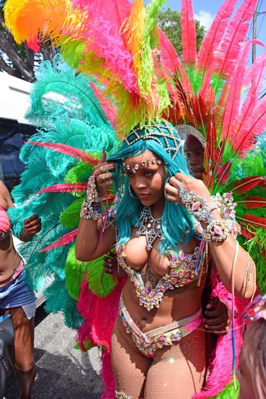 rihanna_barbados_festival_pussy_slip_leaked-kgaplu-influencersgonewild