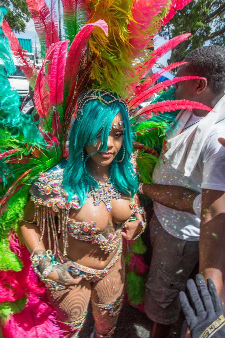 rihanna_barbados_festival_pussy_slip_leaked-mplhug-influencersgonewild