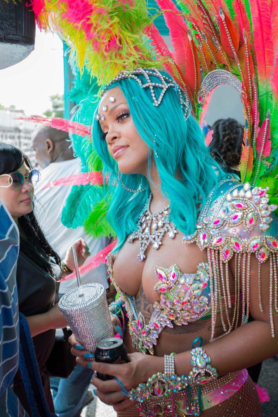 rihanna_barbados_festival_pussy_slip_leaked-mxrlet-influencersgonewild