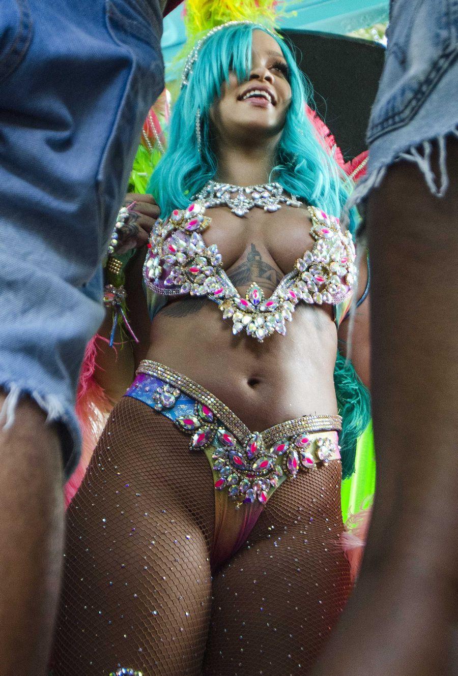 rihanna_barbados_festival_pussy_slip_leaked-oxhpjm-influencersgonewild