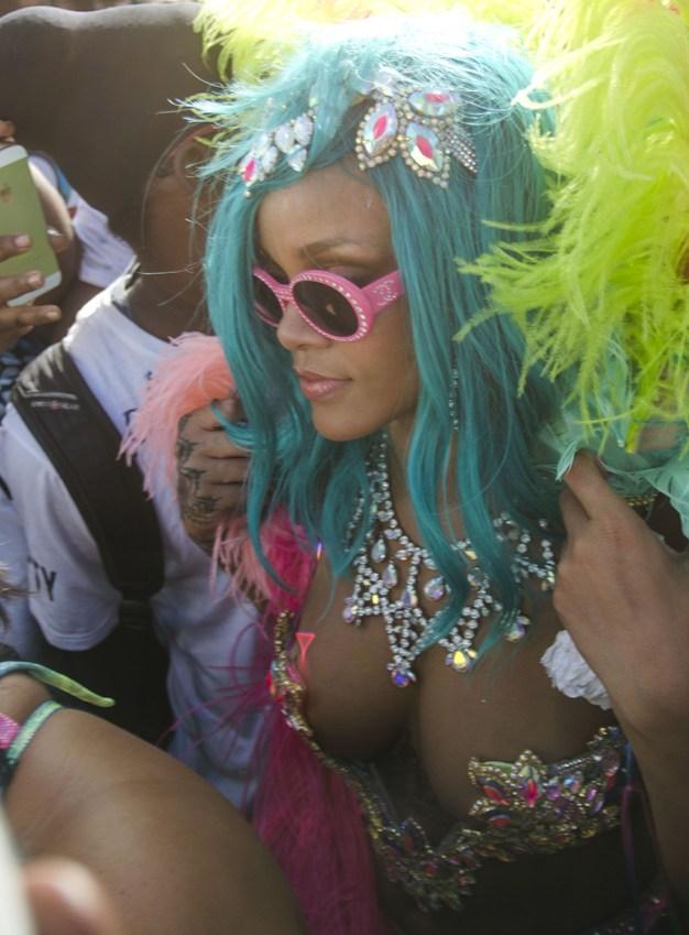 rihanna_barbados_festival_pussy_slip_leaked-serjcw-influencersgonewild