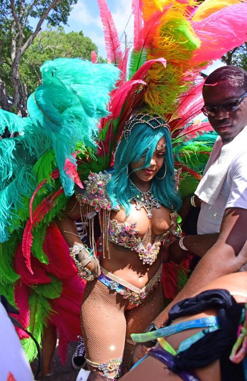 rihanna_barbados_festival_pussy_slip_leaked-tnzacq-influencersgonewild
