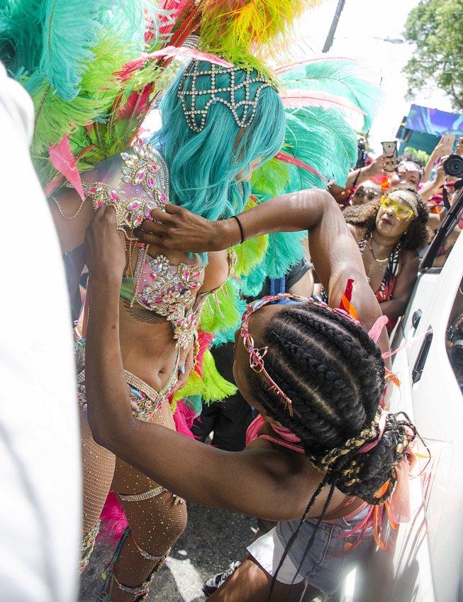 rihanna_barbados_festival_pussy_slip_leaked-tquukt-influencersgonewild