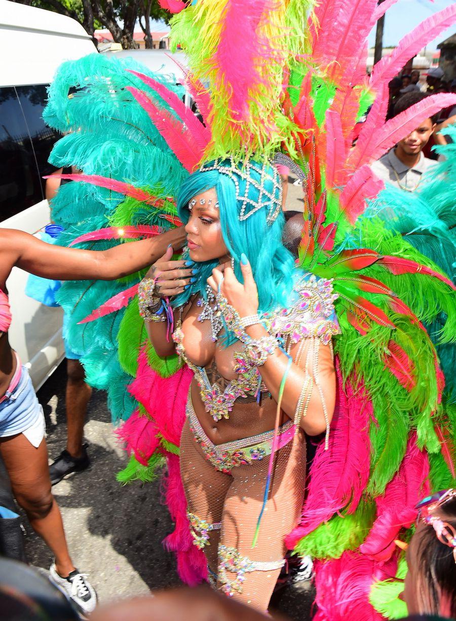 rihanna_barbados_festival_pussy_slip_leaked-trfdzk-influencersgonewild
