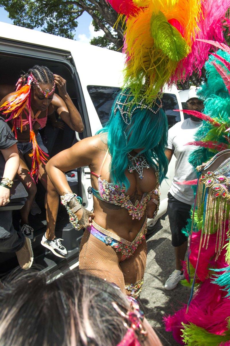 rihanna_barbados_festival_pussy_slip_leaked-unkdqj-influencersgonewild