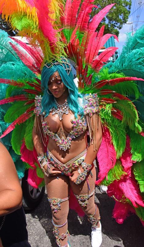 rihanna_barbados_festival_pussy_slip_leaked-zwzffd-influencersgonewild