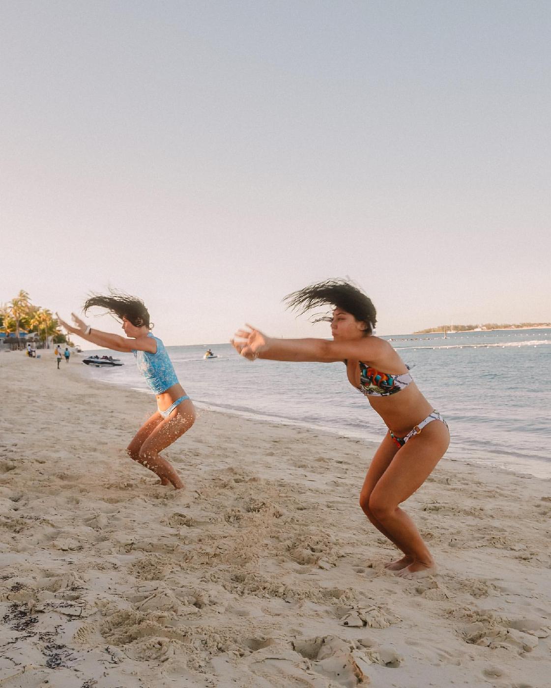 charli_damelio_thong_bikini_beach_candid_set_leaked-fmdhvy-influencersgonewild